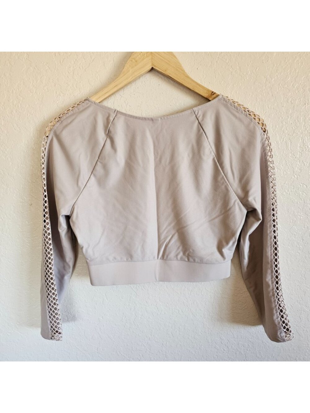 Victorias Secret Sport Cropped Top Long Sleeve Tee Beige Mesh Womens Sz Small - Picture 2 of 4